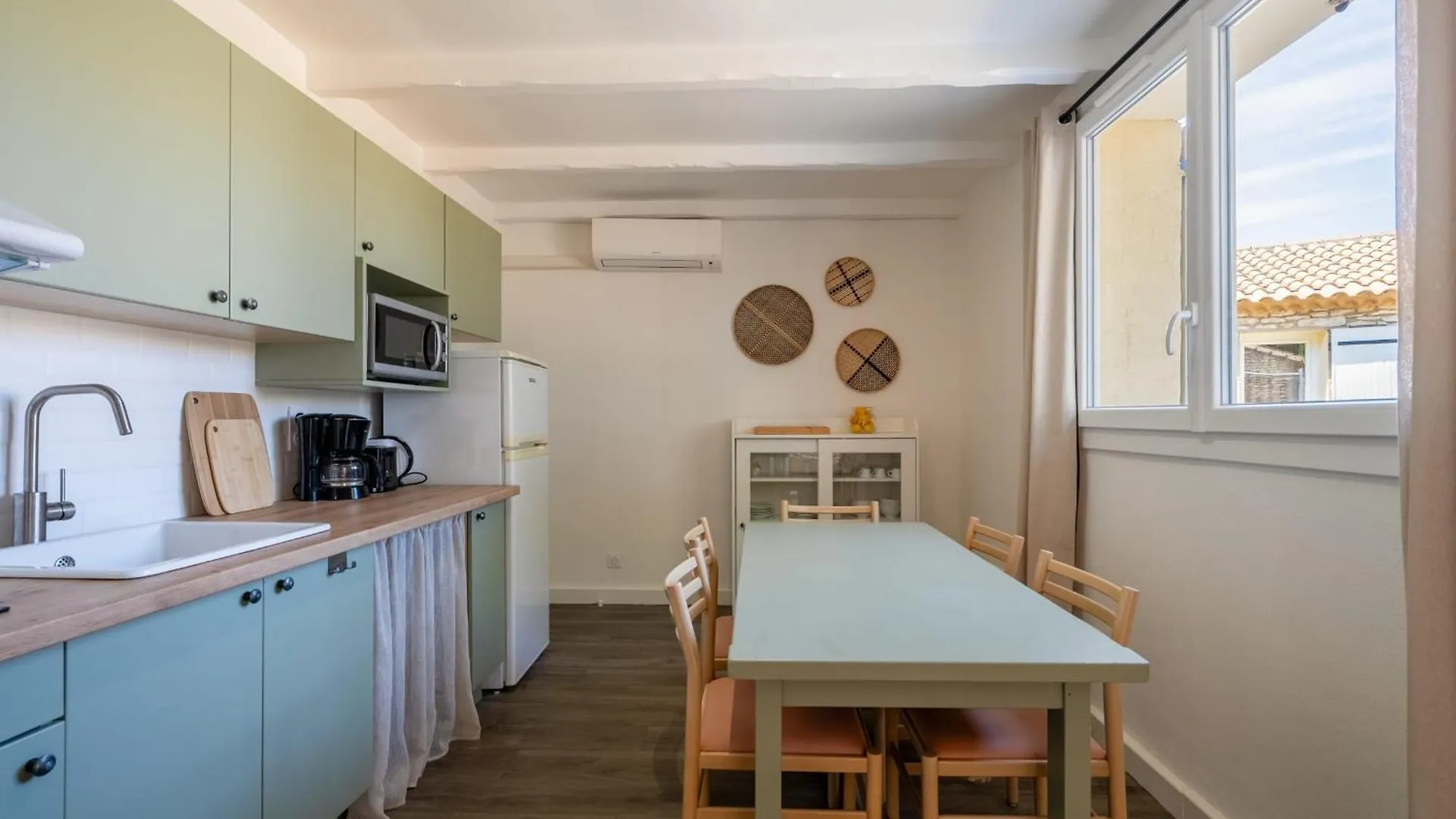 Charming Stone House In A Tourist Residence La Roque-sur-Pernes France