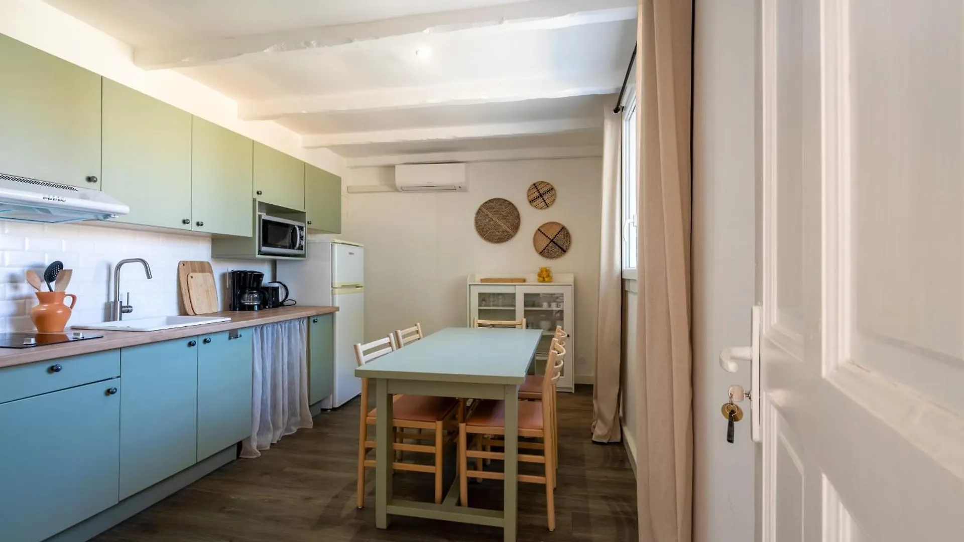 Charming Stone House In A Tourist Residence La Roque-sur-Pernes 0*,  France