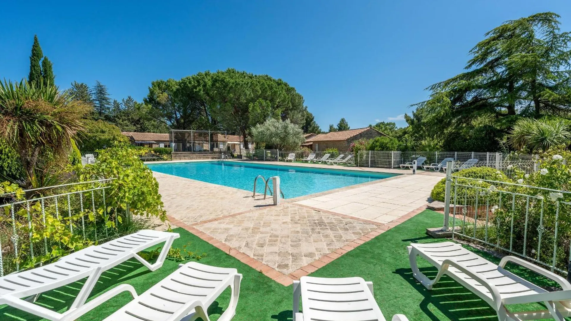 Holiday home Charming Stone House In A Tourist Residence La Roque-sur-Pernes