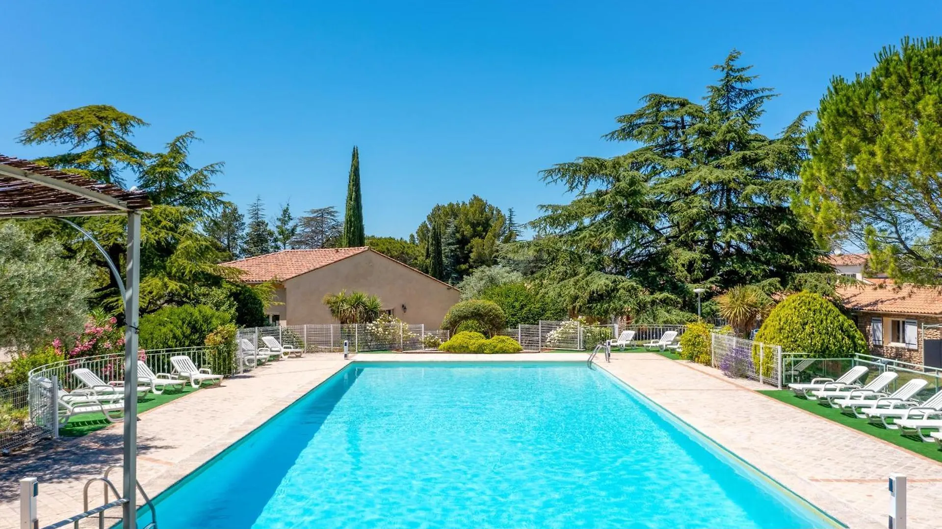 Charming Stone House In A Tourist Residence La Roque-sur-Pernes