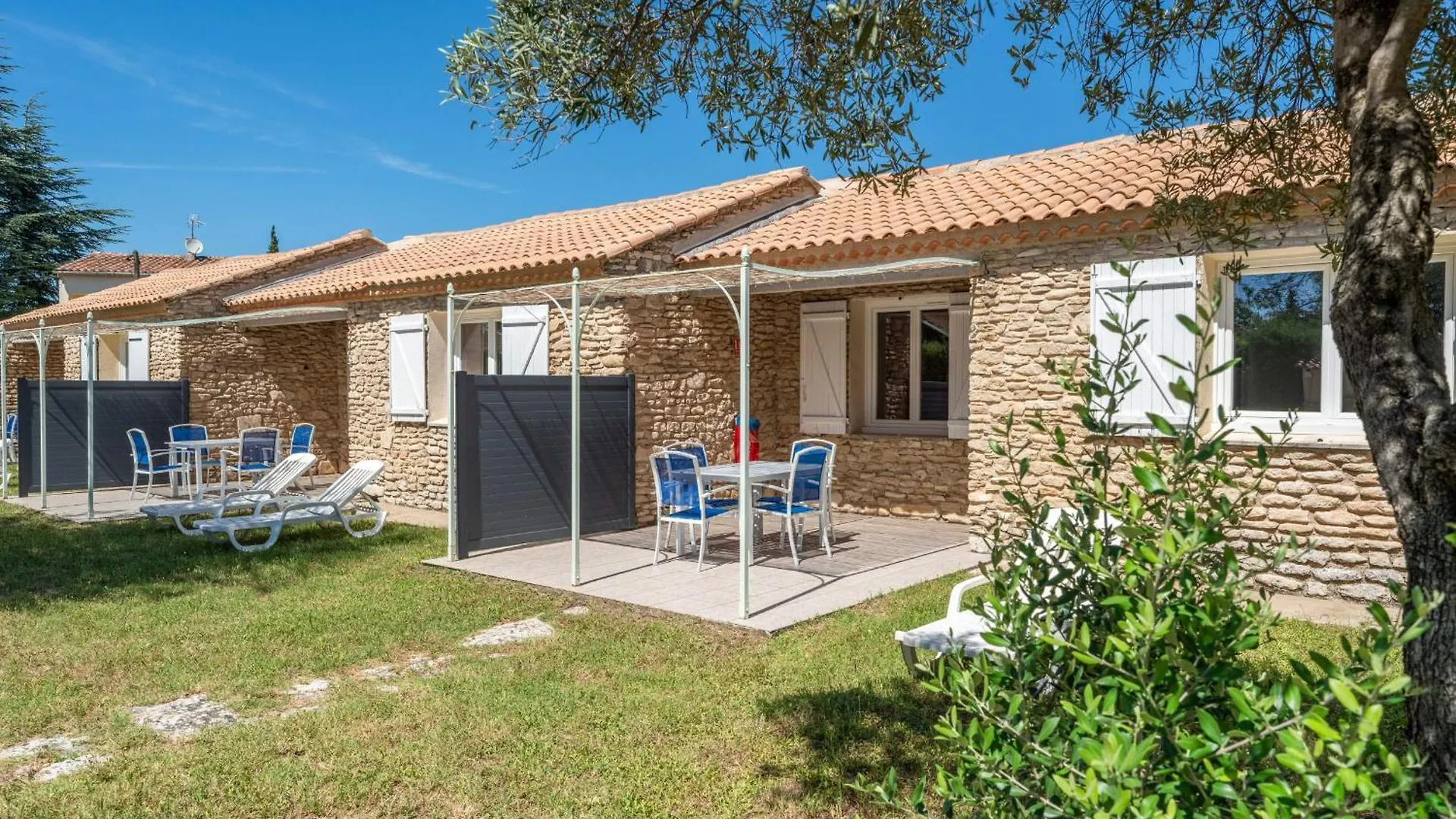 Charming Stone House In A Tourist Residence La Roque-sur-Pernes